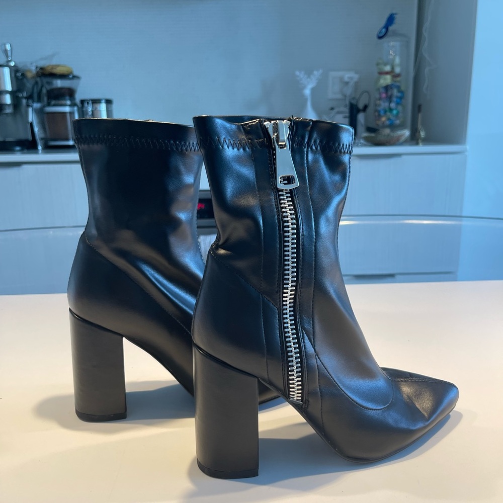 BNWOT Heeled Ankle boots